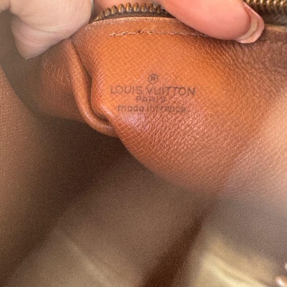 Authentic Louis Vuitton Papillon 30 with Companion - Picture 9 of 12